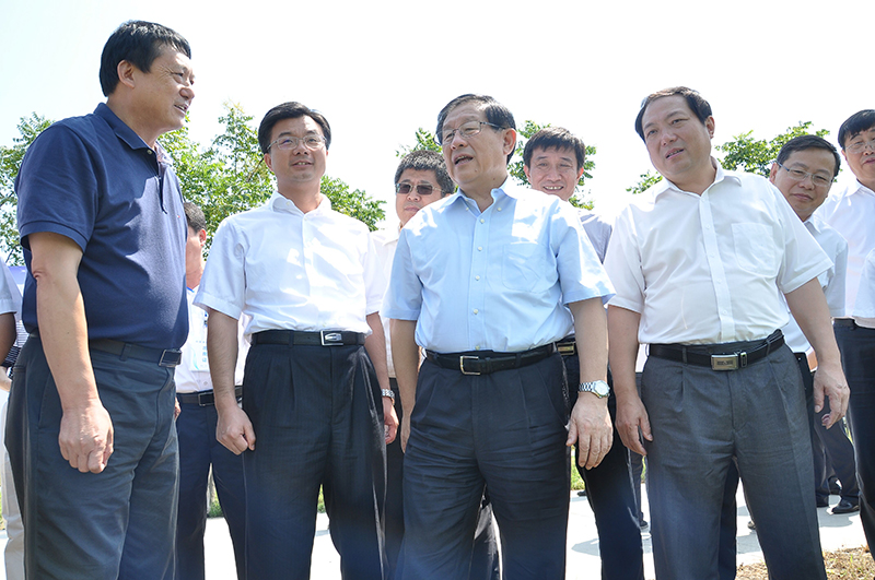 十三屆全國政協(xié)副主席、致公黨中央主席、中國科學(xué)技術(shù)協(xié)會主席萬鋼視察萊克小龍蝦選育繁育中心